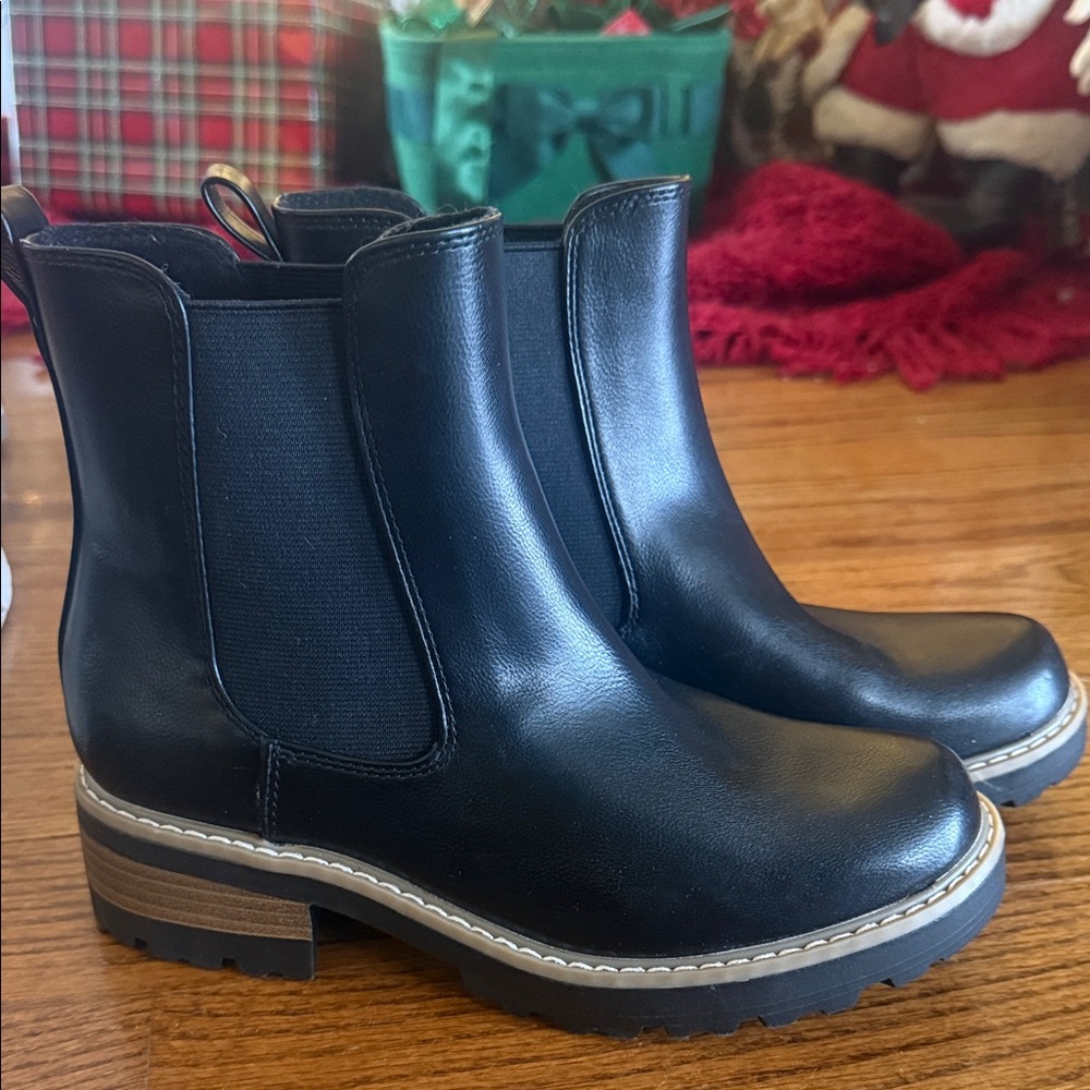 Universal Thread Black Ankle Boots